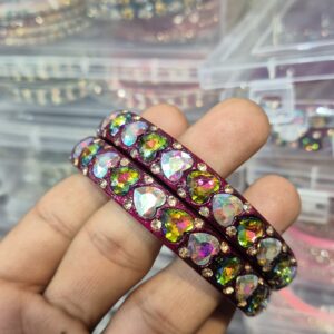 महरुन कलर में लाख कडा