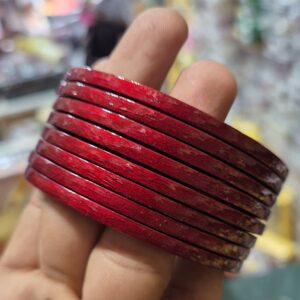 महरुन कलर में 8 चुडी N4