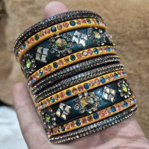 हरा-पिला कलर में कडा-चुडी