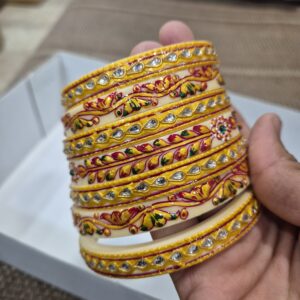 बूर डालू चूड़ा गोल्डन-वाइट रंग में C4