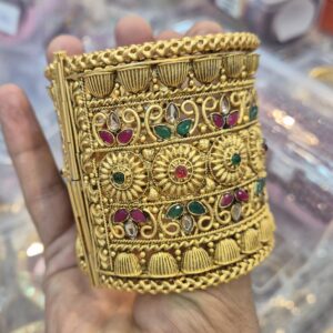 पितल पेच कडा गोल्ड पालिश में C7