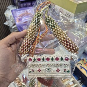 आड में सिल्वर कलर D2