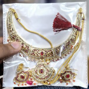 Red colour Nekless ke saath earrings D1